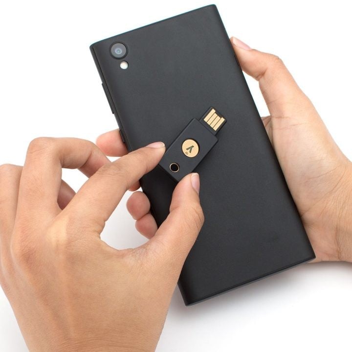 1767915_YubiKey_5_NFC_image10.jpg